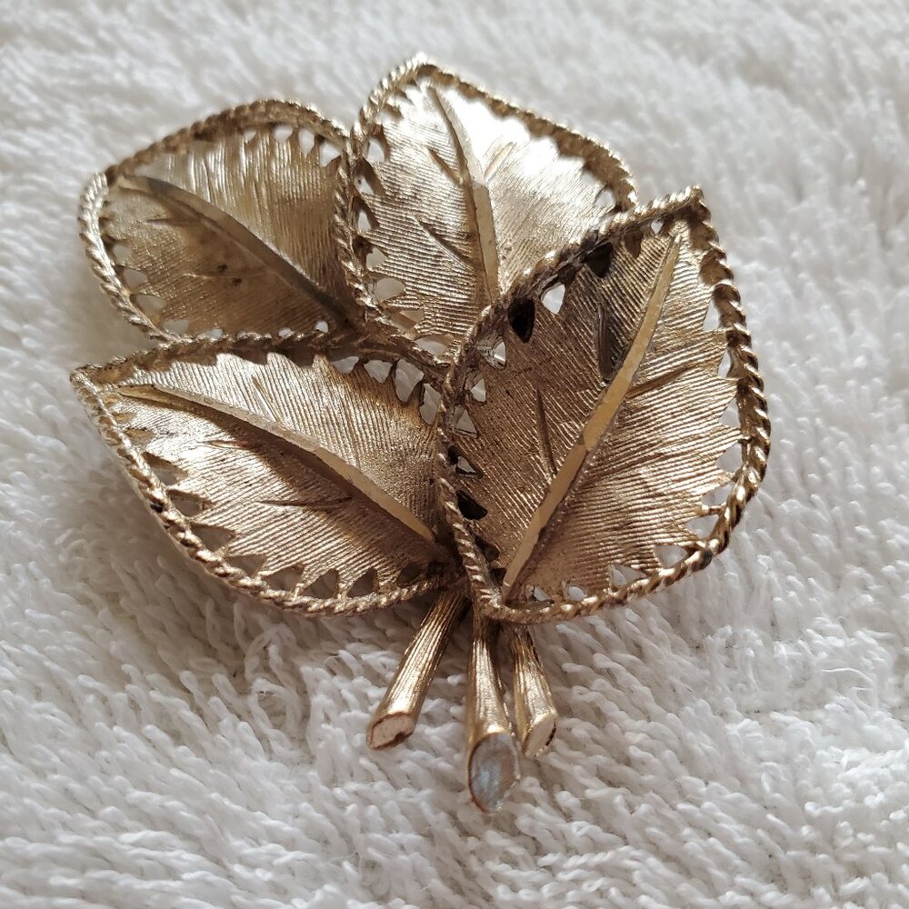 A Silver leaves Brooch, item# A-74, wt. 11grams